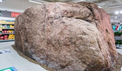 Kaldıramayınca etrafına market kurdular