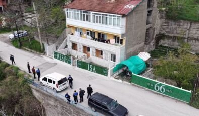 Kendisini 'Mesih' ilan etti, evine yazdığı yazılar ekipleri harekete geçirdi