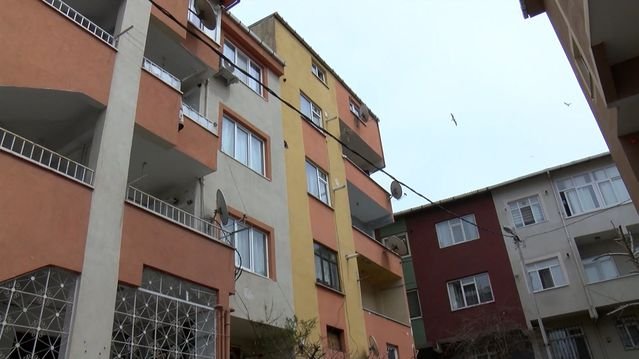 Kartal'da 5. katta yalnız yaşayan kadın bıçaklanarak öldürüldü