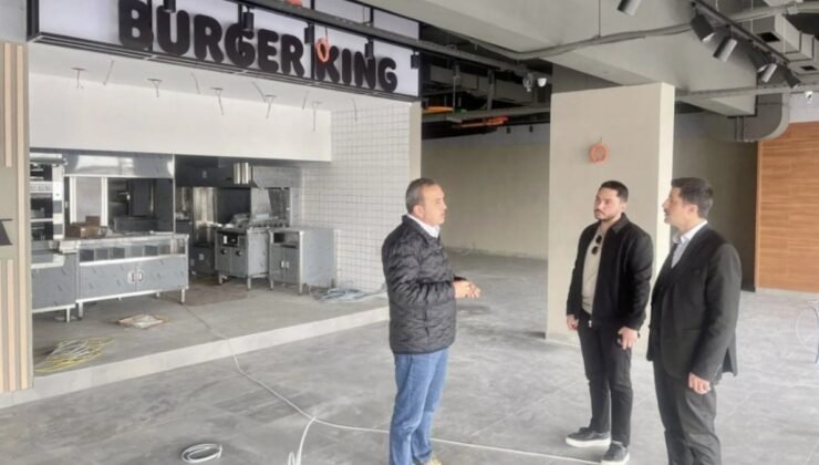 Kaymakamın Burger King’e ‘hayırlı olsun’ ziyareti tartışma yarattı