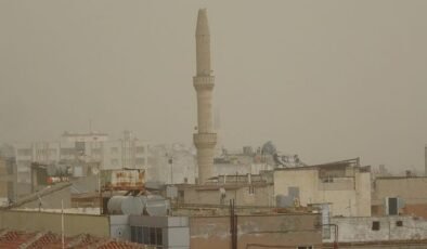 Kilis'te göz gözü görmedi: Suriye'den gelen toz bulutu hayatı felç etti