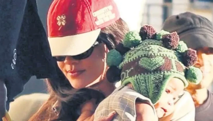 Kızıyla ilk kez görüntülendi