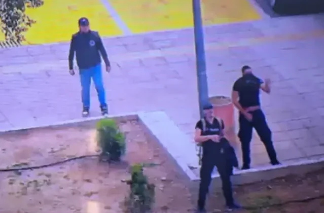 Kıbrıs'ta Rum tarafından çirkin saldırı: Türk sivillere taş ve patlayıcı madde atıldı