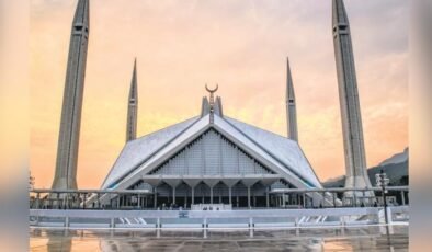 Kritik zirveye komşu sembol eser