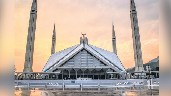 Kritik zirveye komşu sembol eser