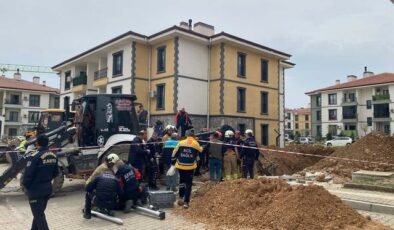 Manisa'da kanalizasyon çalışmasında göçük: 1 işçi toprak altında kaldı