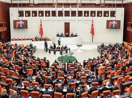 Meclis’te doğum izni ve sanal medya düzenlemesi teklifinin 3 maddesi daha kabul edildi