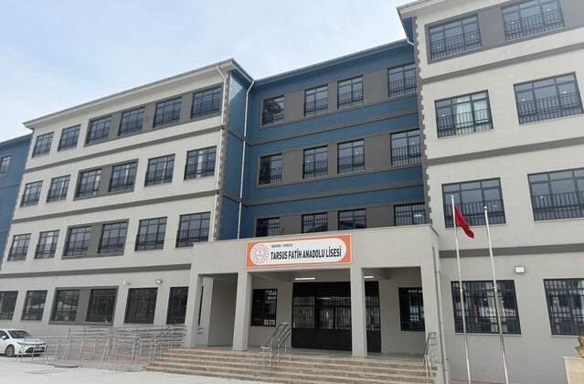 Mersin'de bir lise öğrencisi silahla yakalandı