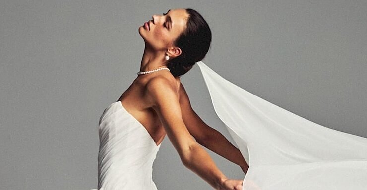 Monique Lhuillier'in Çarpıcı ve Dramatik Dantelleri