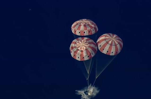 NASA'nın tarihi görevindeki 4 astronotu Dünya'ya ulaştı