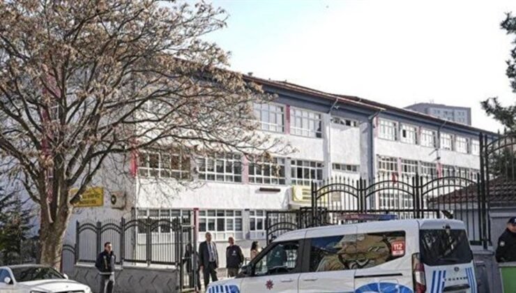 İçişleri Bakanlığı 81 ilde okul önlerine 2’şer polis görevlendirdi