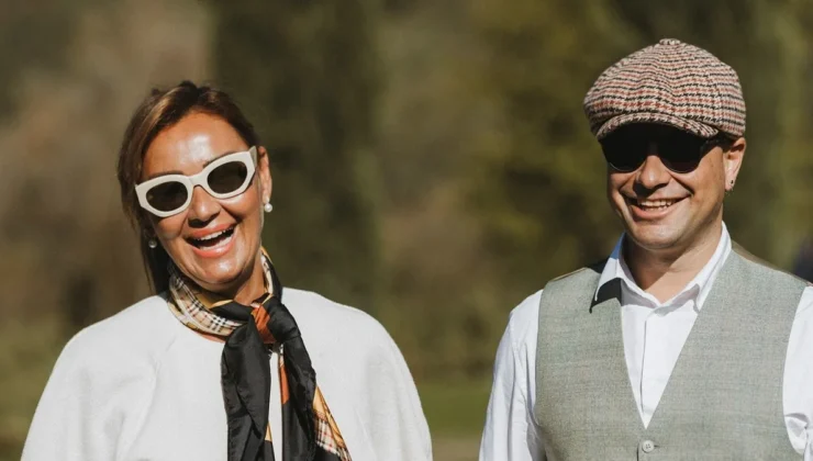 Pınar Altuğ ve Yağmur Atacan 18. yıl dönümlerini Paris’te stadyumda kutladı