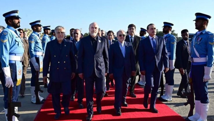 İran heyeti Pakistan’dan ayrıldı