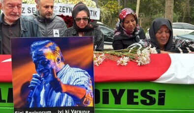 Rıza Tamer, son yolculuğuna gitarıyla uğurlandı