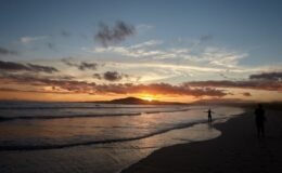 Servet ödeyip gittikleri tatile 1 gün bile dayanamadılar