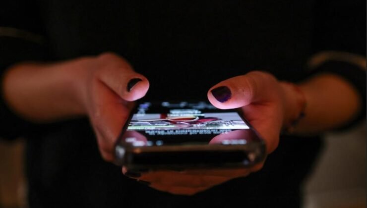 Yunanistan 15 yaş altına sosyal medyayı yasaklıyor