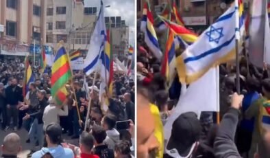 Suriye'nin güneyinde bir grup Dürzi, ülkeden ayrılma talebiyle İsrail bayraklı gösteri düzenledi