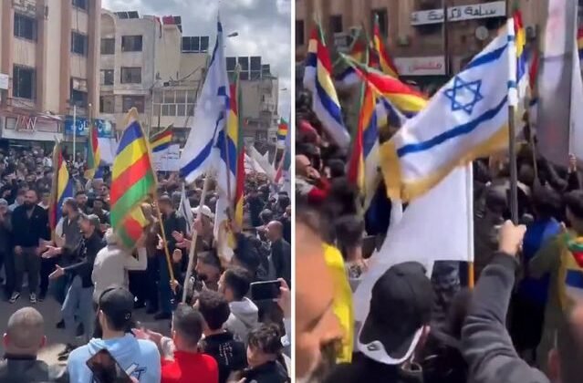 Suriye'nin güneyinde bir grup Dürzi, ülkeden ayrılma talebiyle İsrail bayraklı gösteri düzenledi