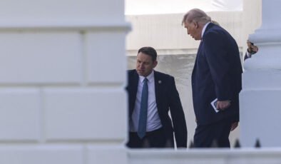 Trump, Yüksek Mahkeme duruşmasına katılan görevdeki ilk başkan oldu