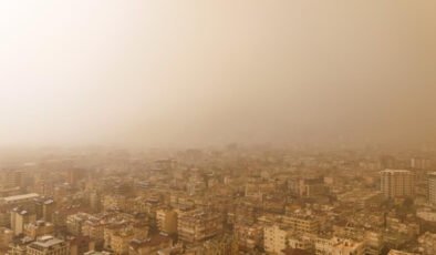 Antalya’da gökyüzünden çamur yağdı: Sahra tozu kenti kapladı