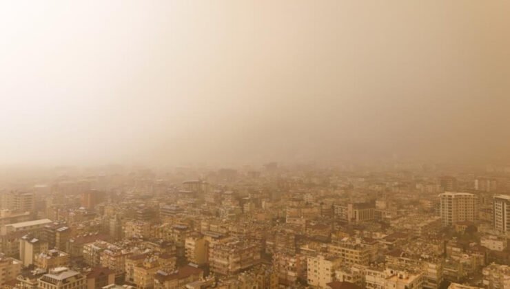 Antalya’da gökyüzünden çamur yağdı: Sahra tozu kenti kapladı