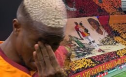 Osimhen'i hüngür hüngür ağlatan pankart! "Biz bir aileyiz ve aile her şeydir"