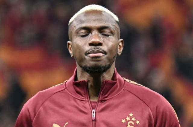 Osimhen ağladı, dünya o anları konuştu! 'Kahramanlarını onurlandırdılar'