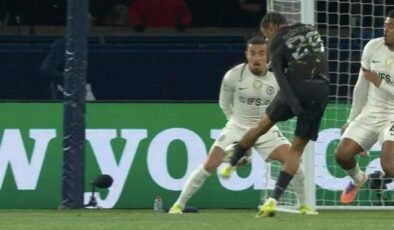 PSG Chelsea karşısında Barcola'nın nefis füzesiyle öne geçti!