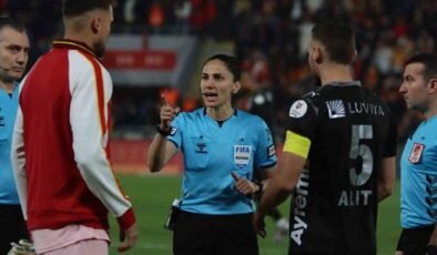 Süper Lig’de 22 yıl sonra kadın hakem düdük çaldı