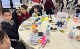 Merih Demiral’dan ilkokul öğretmenine jest