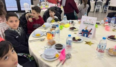 Merih Demiral’dan ilkokul öğretmenine jest