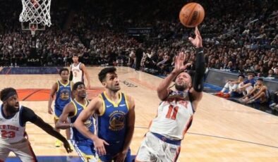 NBA'de Knicks, Warriors'ı 21 sayı geriden gelerek mağlup etti