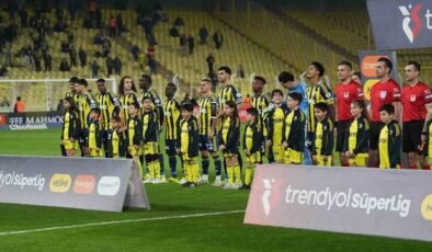 Kadıköy’de şok görüntü! Fenerbahçe tribünleri ıssız kaldı: Oyuncular şaşırdı
