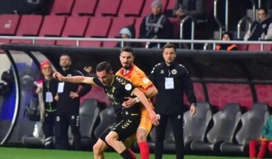 İzmir derbisinde "5 kuruş" kaosu! Altay'ın bilet misillemesine Tire FK'dan olay yanıt: "Büyük Altay'ı nasıl muhtaç ettiniz açıklayın!"