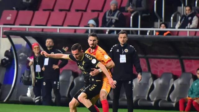 İzmir derbisinde "5 kuruş" kaosu! Altay'ın bilet misillemesine Tire FK'dan olay yanıt: "Büyük Altay'ı nasıl muhtaç ettiniz açıklayın!"