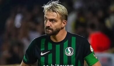 Tecrübeli oyuncu Caner Erkin rekora koşuyor! Yine kırmızı kart gördü