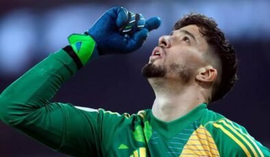 Manchester United'dan Altay Bayındır ile kesin anlaşma sağlandı! Süper Lig devi bu kez işi bitirdi