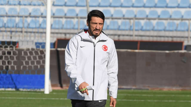 U21 Milli Takımı teknik direktörü Egemen Korkmaz Hırvatistan maçında yere yığıldı!